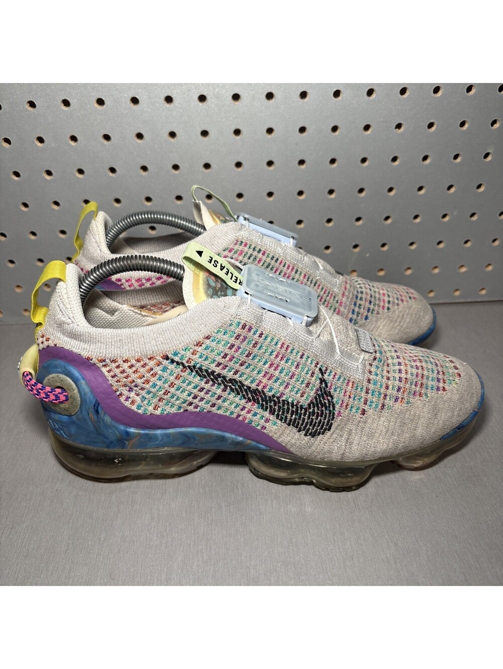 Nike Air VaporMax 2020 Flyknit Shoes Mens Sz 9 Multicolor Gray Grey CJ6740-001